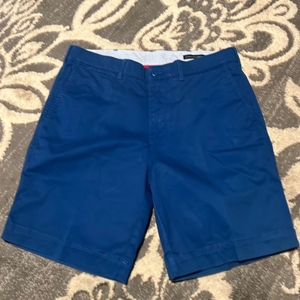 Cremieux men’s shorts. Size 33 excellent condition flat front. Blue